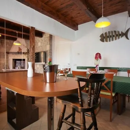 Rustic Ena With Pool For Up To 10 Persons