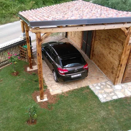 Rustic Ena With Pool For Up To 10 Persons Cabrunici