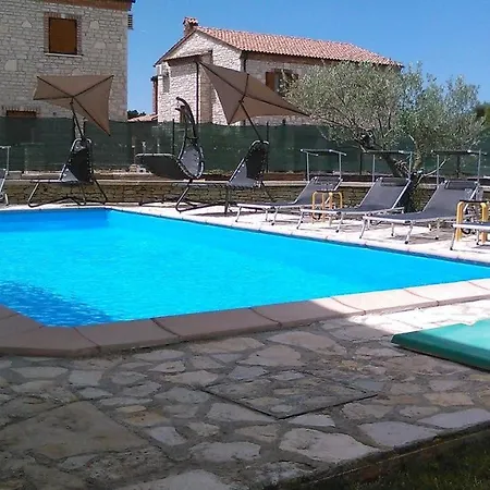 Villa Rustic Ena With Pool For Up To 10 Persons Cabrunici