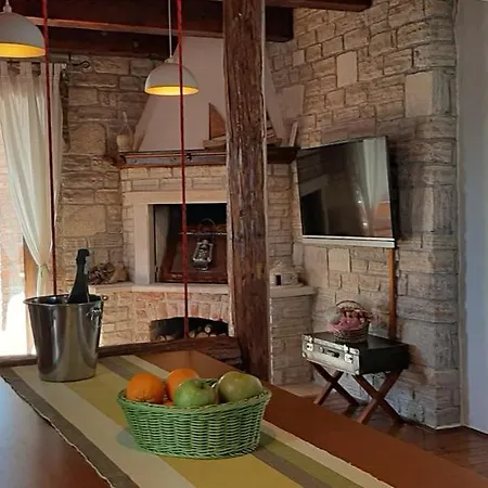 Villa Rustic Ena With Pool For Up To 10 Persons Cabrunici