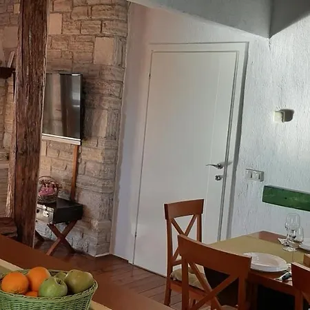 Rustic Ena With Pool For Up To 10 Persons Cabrunici
