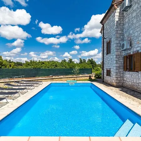 Rustic Ena With Pool For Up To 10 Persons *