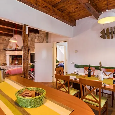Rustic Ena With Pool For Up To 10 Persons Cabrunici