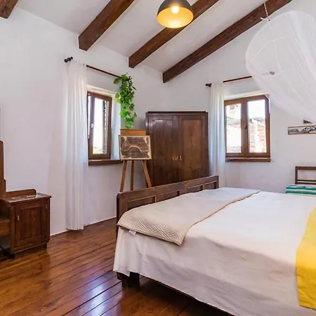 Villa Rustic Ena With Pool For Up To 10 Persons Cabrunici