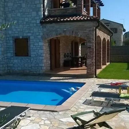 Vila Rustic Ena With Pool For Up To 10 Persons Cabrunici