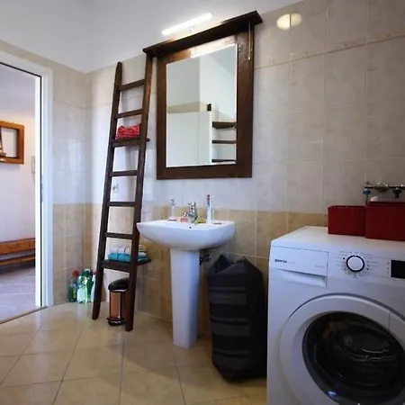 Rustic Ena With Pool For Up To 10 Persons Vila