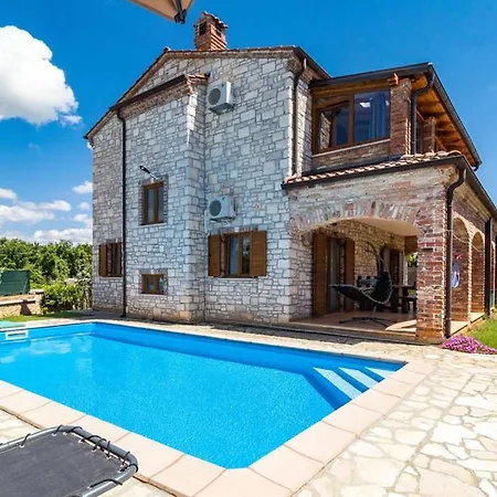 Rustic Ena With Pool For Up To 10 Persons Vila
