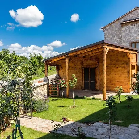Rustic Ena With Pool For Up To 10 Persons Vila